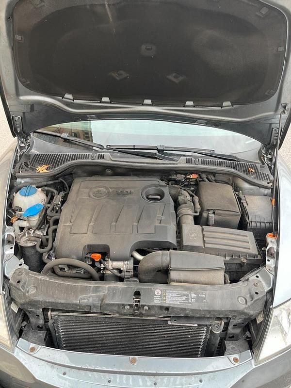 Gebraucht Skoda Octavia Active 105 PS (77 kW) 2012 Grau Kombi