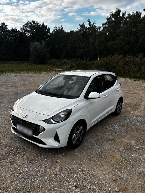 Weiß Gebraucht 2020 Hyundai i10 Kleinwagen | 8.500 € (Superpreis) - Bild 1/4