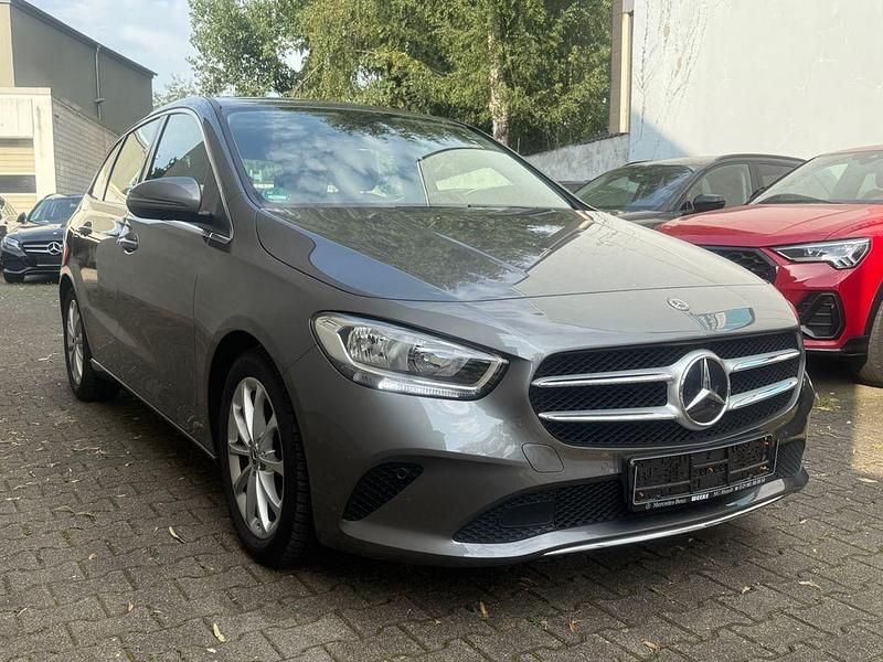 Grau Gebraucht 2019 Mercedes B180 Progressive Van / Kleinbus | 19.450 € (Superpreis) - Bild 1/4