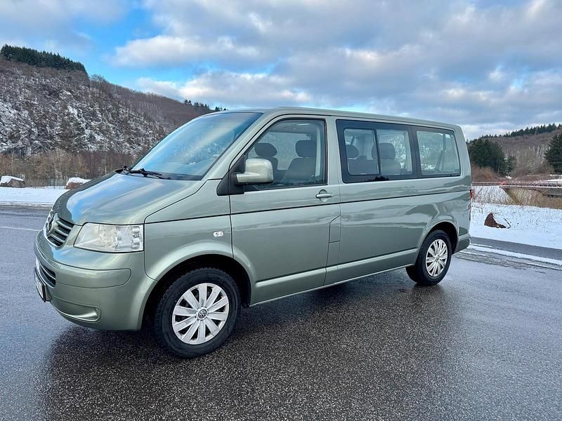 Grün Gebraucht 2006 VW Caravelle Van / Kleinbus | 6.500 € (Fairer Preis) - Bild 1/4