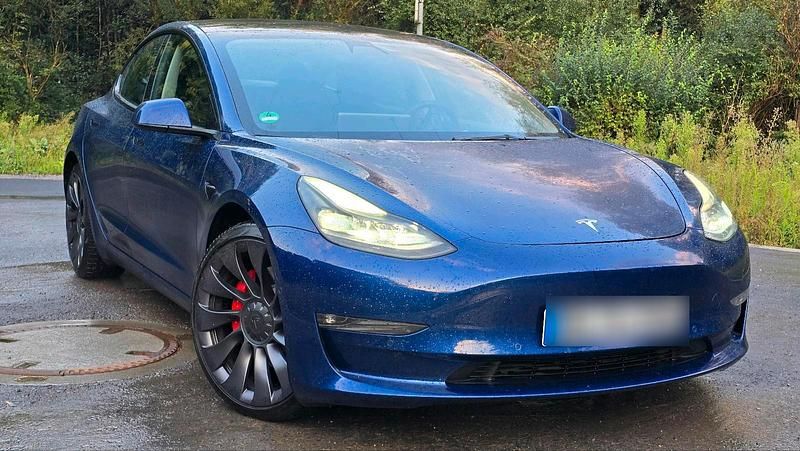 Blau Gebraucht 2021 Tesla Model 3 Performance Limousine | 29.899 € (Fairer Preis) - Bild 1/4