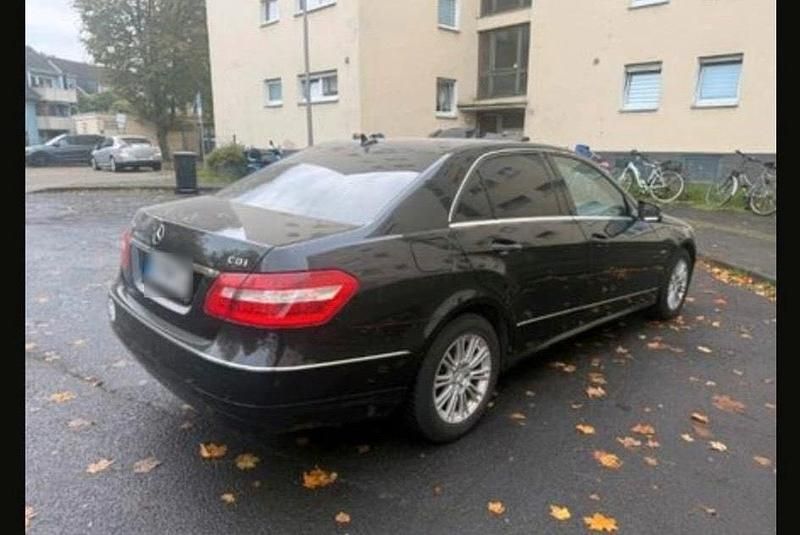 Gebraucht Mercedes E250 204 PS (150 kW) 2009 Schwarz Limousine