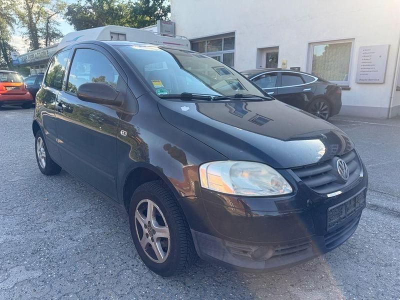 Gebraucht VW Fox Basis 54 PS (39 kW) 2008 Schwarz Kleinwagen