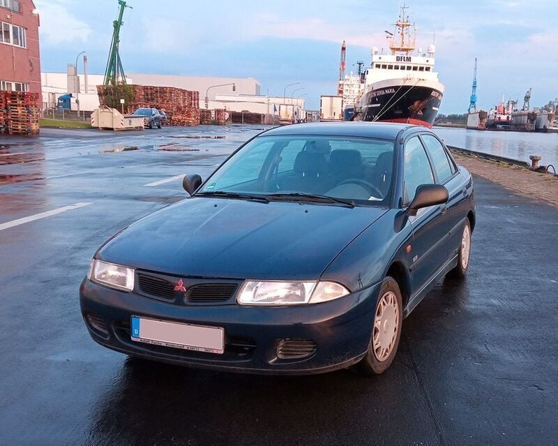 Blau Gebraucht 1998 Mitsubishi Carisma Limousine | 590 € (Superpreis) - Bild 1/4