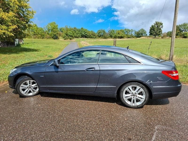 Gebraucht Mercedes E200 Elegance 184 PS (135 kW) 2012 Grau Coupé