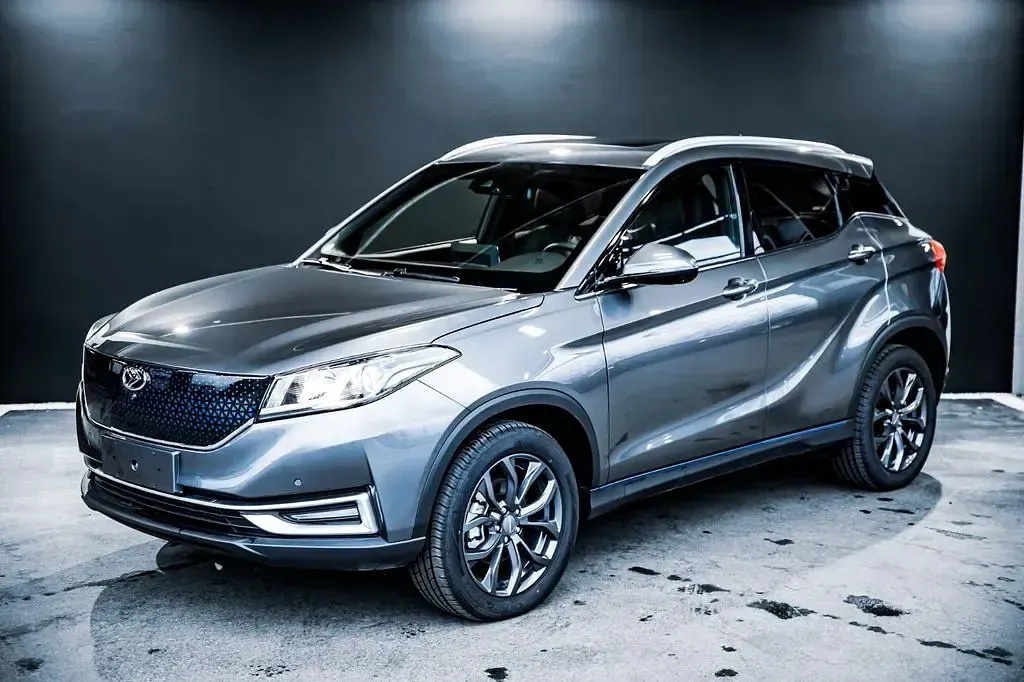 Neu DFSK Seres 3 119 kW (163 PS) 2025 Grau SUV