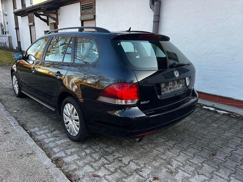 Gebraucht VW Golf VII Trendline 105 PS (77 kW) 2012 Deep black perleffekt Kombi