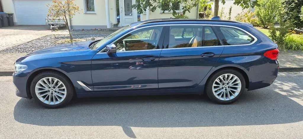 Gebraucht BMW 530 Sport Line 265 PS (194 kW) 2019 Blau Kombi