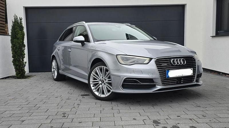 Gebraucht Audi e-tron Sport 204 PS (150 kW) 2016 Silber SUV