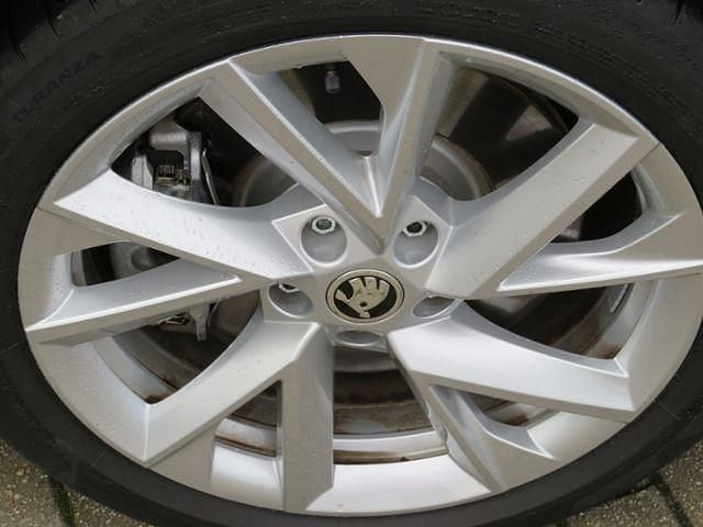 Gebraucht Skoda Superb Selection 150 PS (110 kW) 2024 Gelb (ice tea gelb metallic) Kombi