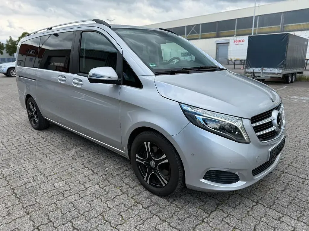 Gebraucht Mercedes V250 Edition 190 PS (139 kW) 2017 Silber Van / Kleinbus