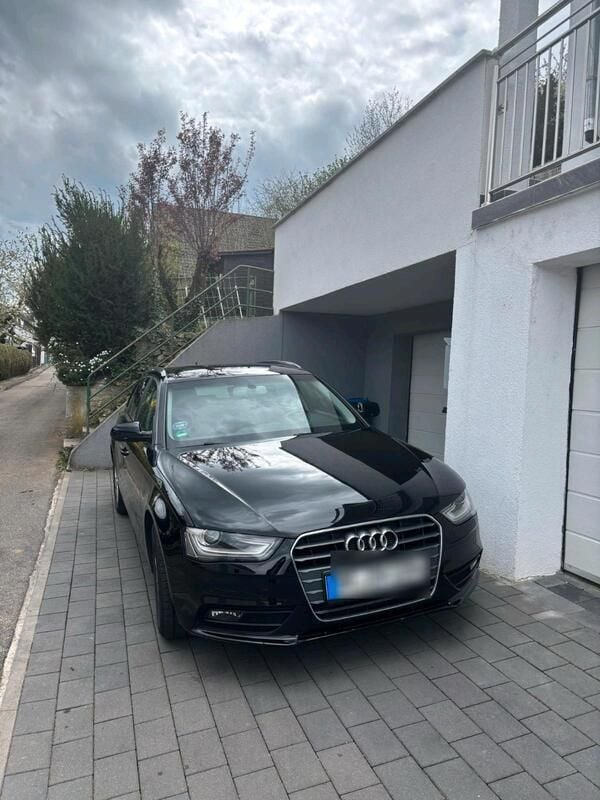 Schwarz Gebraucht 2013 Audi A4 Kombi | 8.250 € (Guter Preis) - Bild 1/4