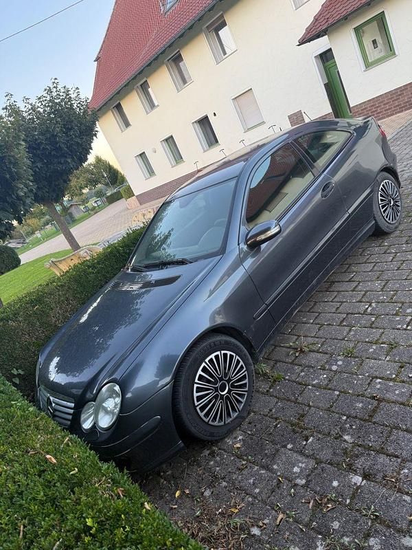 Schwarz Gebraucht 2007 Mercedes C200 Classic Coupé | 3.000 € (Guter Preis) - Bild 1/4