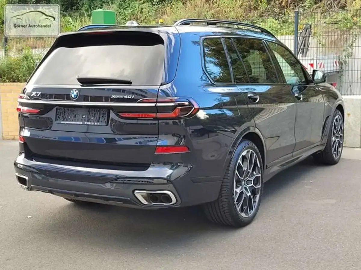 Gebraucht BMW X7 Sport Line 381 PS (280 kW) 2023 Tansanitblau meta (metallic) SUV