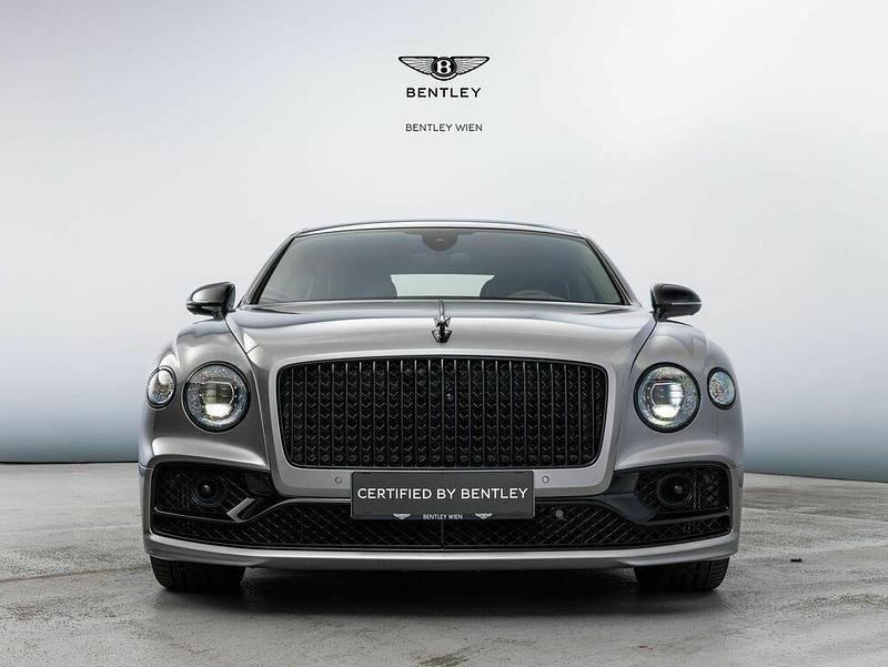Gebraucht Bentley Flying Spur 549 PS (403 kW) 2024 Silber Limousine