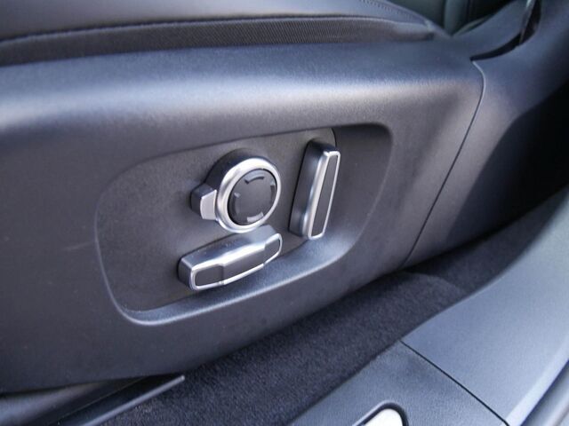 Weiß Gebraucht 2024 Land Rover Range Rover evoque Black Edition SUV | 55.390 € - Bild 1/2