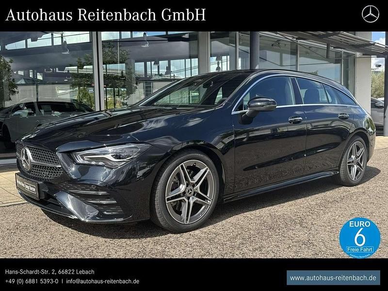 Lack kosmosschwarz Gebraucht 2024 Mercedes CLA200 Shooting Brake AMG line Kombi | 33.599 € (Fairer Preis) - Bild 1/4