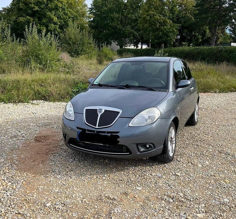 Grau Gebraucht 2010 Lancia Ypsilon Kleinwagen | 3.200 € (Fairer Preis) - Bild 1/4