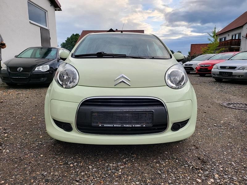 Weiß Gebraucht 2009 Citroën C1 Kleinwagen | 4.390 € (Etwas zu teuer) - Bild 1/4