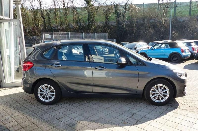 Gebraucht BMW 220 192 PS (141 kW) 2018 Mineralgraumetallic Van / Kleinbus