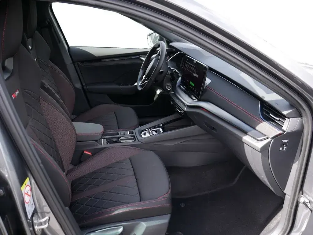 Neu Skoda Octavia RS 265 PS (194 kW) 2026 Grau (grau / graphitgrau) Kombi
