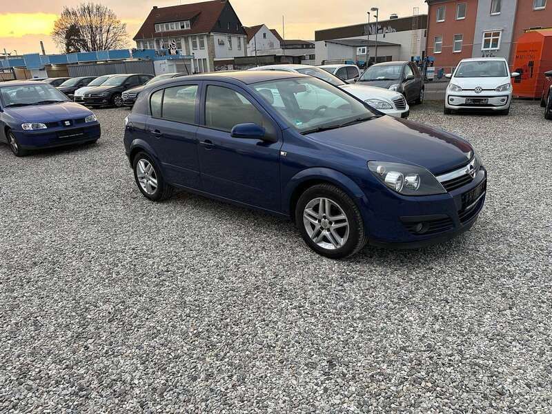 Blau Gebraucht 2006 Opel Astra Edition Kleinwagen | 4.850 € (Teuer) - Bild 1/4