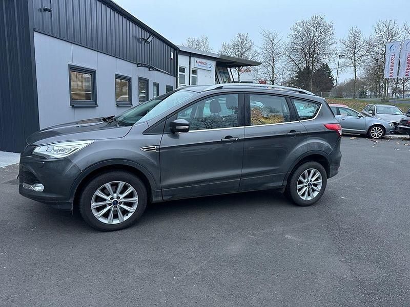 Gebraucht Ford Kuga Titanium 150 PS (110 kW) 2016 Grau SUV