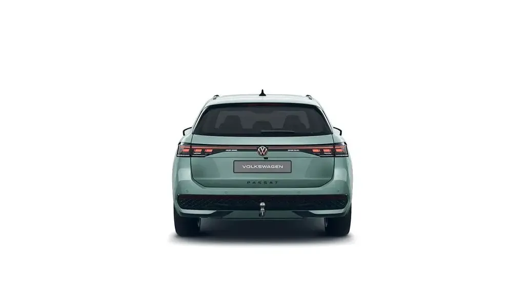 Gebraucht VW Passat R-line 177 PS (130 kW) 2025 U7 maripositgrün metallic Kombi