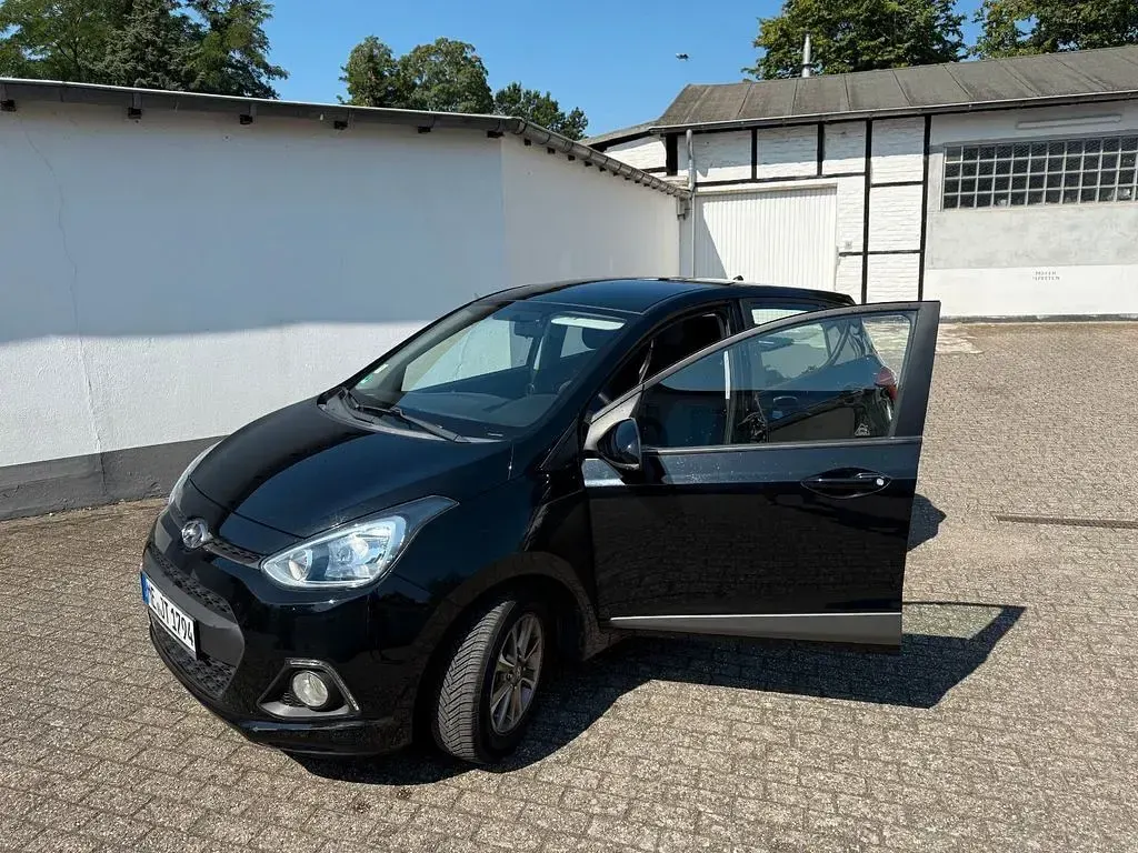 Gebraucht Hyundai i10 67 PS (49 kW) 2017 Schwarz Kleinwagen