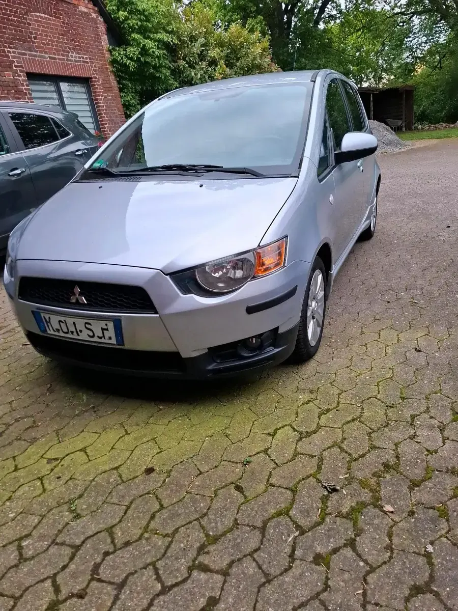 Gebraucht Mitsubishi Colt 95 PS (69 kW) 2012 Silber Kleinwagen