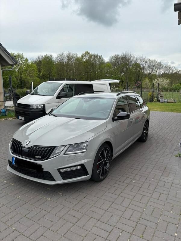 Grau Gebraucht 2020 Skoda Octavia RS Kombi | 20.000 € (Fairer Preis) - Bild 1/4