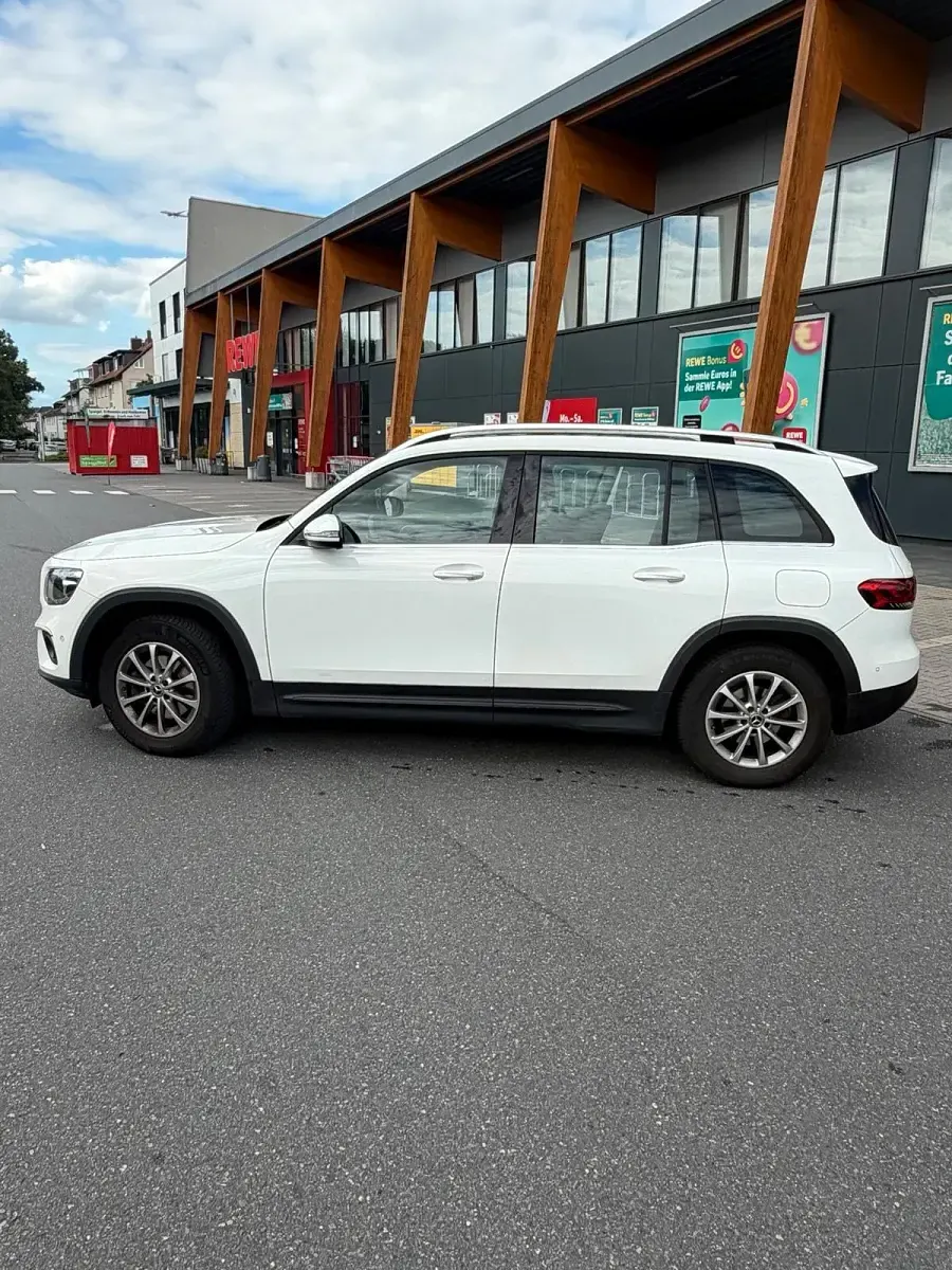 Gebraucht Mercedes GLB200 163 PS (119 kW) 2021 Weiß SUV