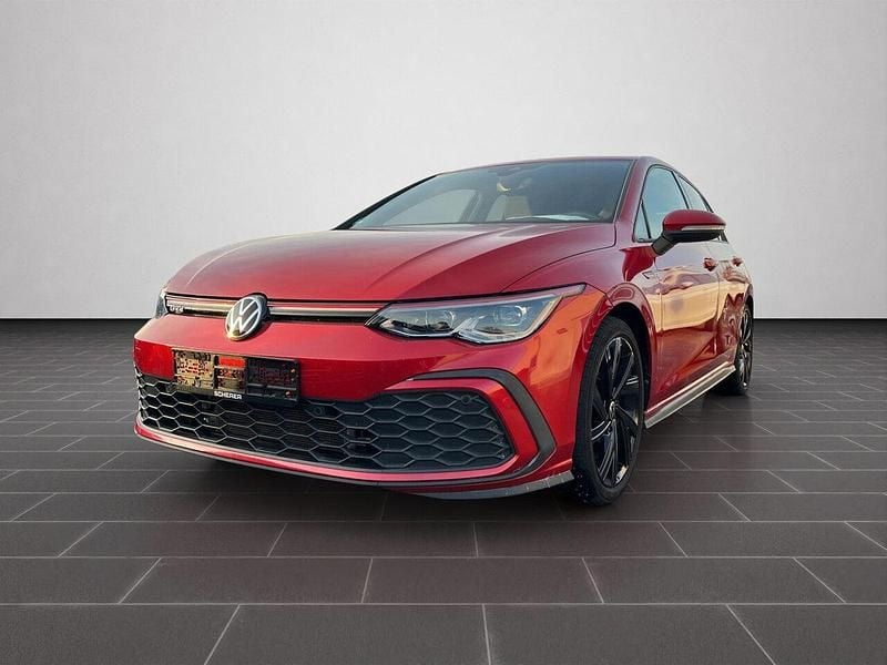 Kings red metallic (metallic) Gebraucht 2022 VW Golf VIII GTI Limousine | 27.380 € (Guter Preis) - Bild 1/4