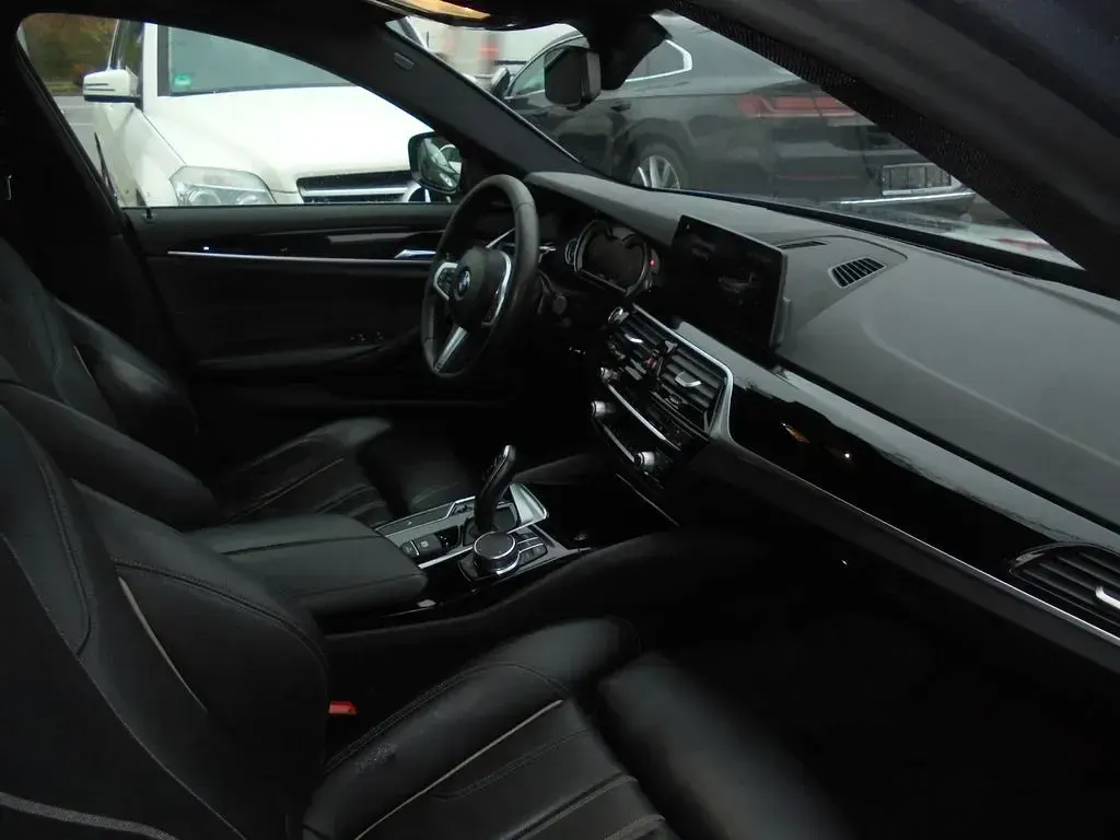 Gebraucht BMW 530 Sport Line 265 PS (194 kW) 2018 Blau Kombi