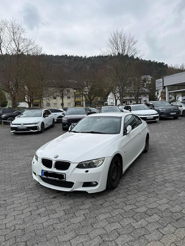 Gebraucht BMW 320 177 PS (130 kW) 2009 Weiß Coupé