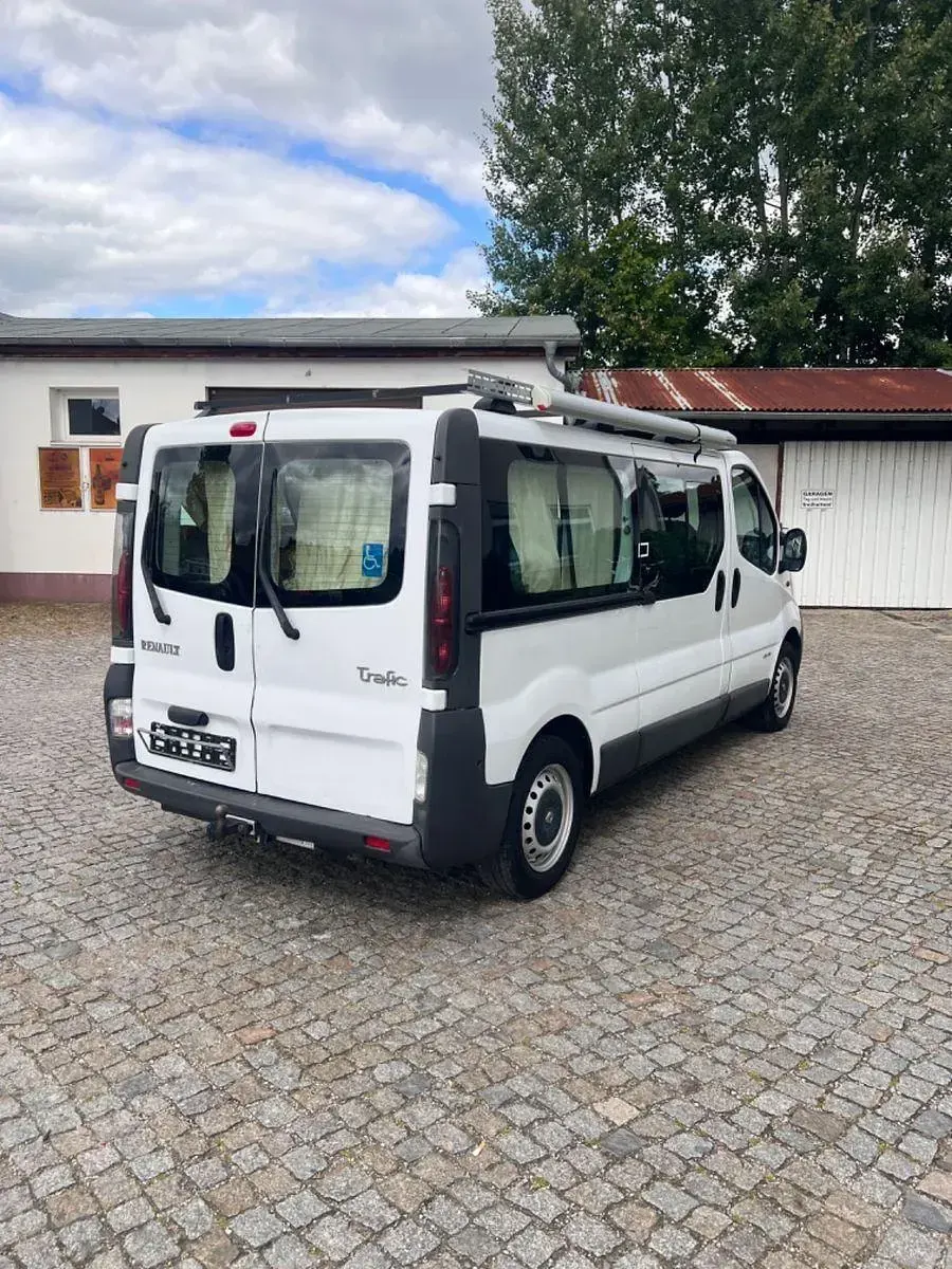 Gebraucht Renault Trafic 82 PS (60 kW) 2004 Weiß Van / Kleinbus