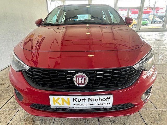 Gebraucht Fiat Tipo Easy 95 PS (69 kW) 2019 Rot Limousine