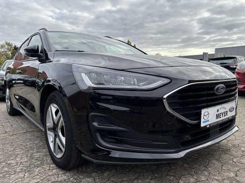 Obsidianschwarzmetallic Gebraucht 2022 Ford Focus Cool & Connect Kombi | 17.900 € (Superpreis) - Bild 1/4