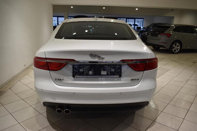 Gebraucht Jaguar XF 179 PS (131 kW) 2016 Weiß metallic Limousine