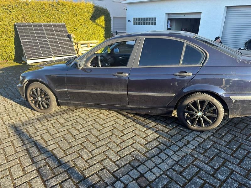 Gebraucht BMW 318 143 PS (105 kW) 2003 Blau Limousine