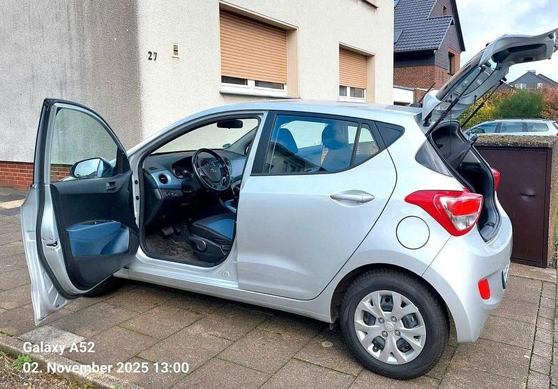 Silber Gebraucht 2014 Hyundai i10 Trend Kleinwagen | 7.500 € (Superpreis) - Bild 1/4