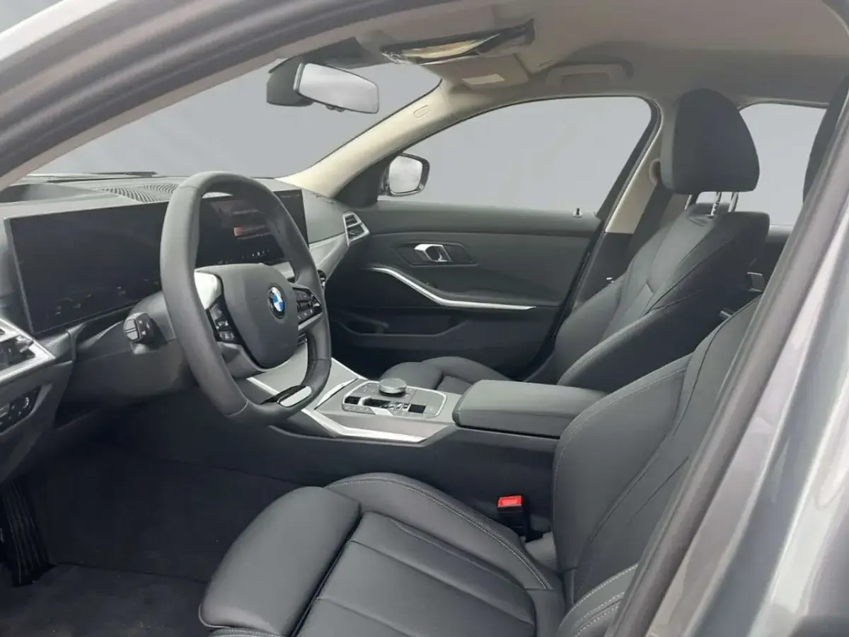Gebraucht BMW 318 Sport Line 156 PS (114 kW) 2025 Grau Kombi