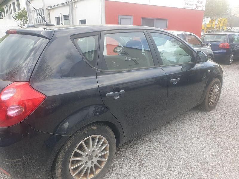 Gebraucht Kia Ceed LX 109 PS (80 kW) 2007 Schwarz Kleinwagen