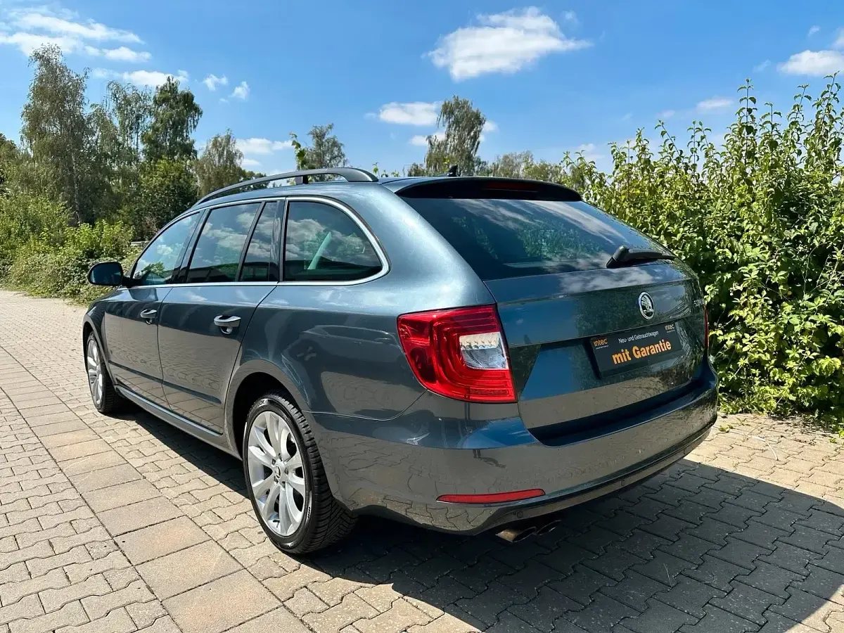 Gebraucht Skoda Superb Exclusive 170 PS (125 kW) 2015 Grau Kombi
