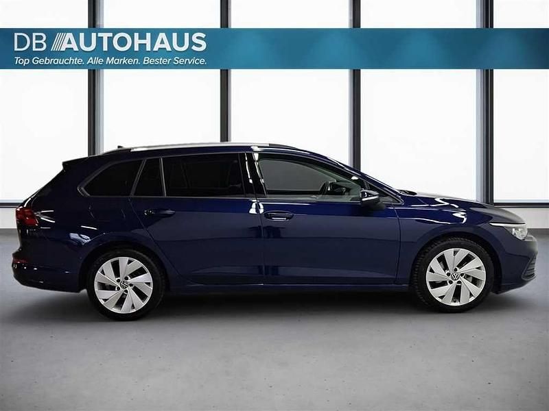 Gebraucht VW Golf VIII Life 131 PS (96 kW) 2023 Blau Kombi