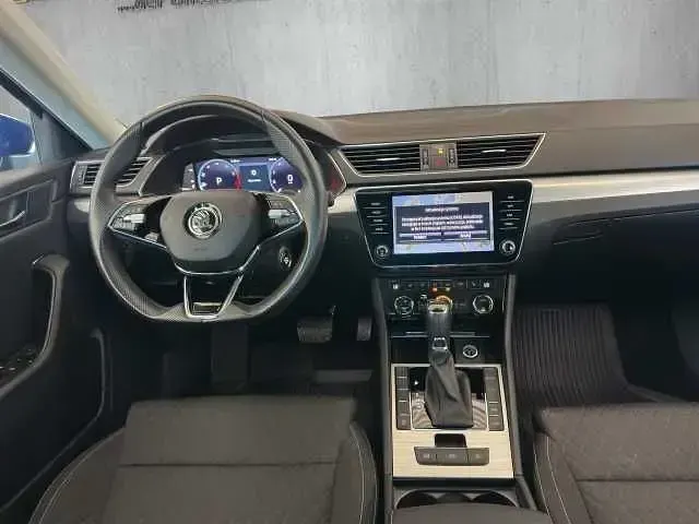 Gebraucht Skoda Superb Ambition 150 PS (110 kW) 2024 Race blau Kombi
