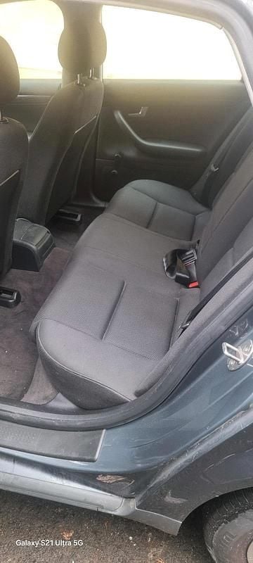 Second-hand Audi A4 163 CP (119 kW) 2002 Gri Berlinǎ