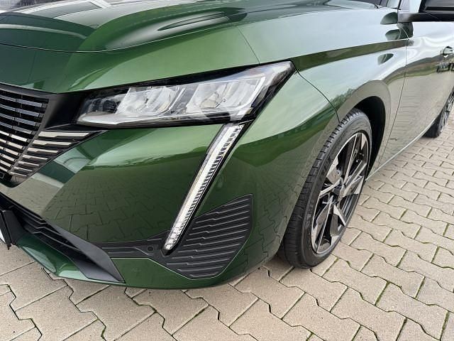 Gebraucht Peugeot 308 Allure 131 PS (96 kW) 2022 Grün Limousine