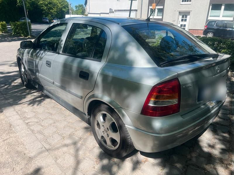 Second-hand Opel Astra 101 CP (74 kW) 2001 Argintiu Berlinǎ