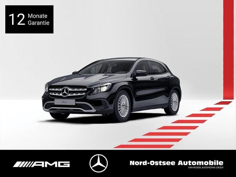 Unilack nachtschwarz Gebraucht 2017 Mercedes GLA180 SUV | 16.490 € (Guter Preis) - Bild 1/3